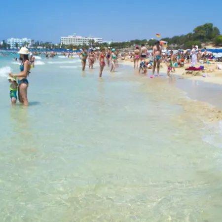 Picture This Enjoying Your Holiday In A Luxury In For Less Than A 1274 فيلة *